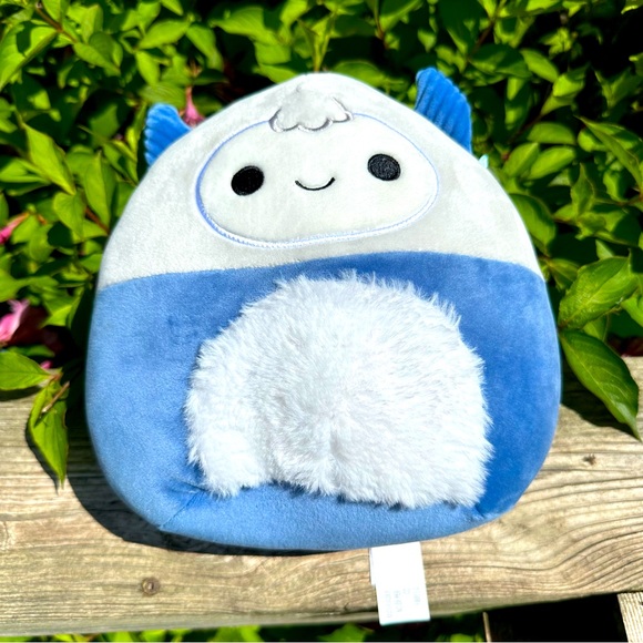 Squishmallow Yeti Horace 8” Discontinued Canadian Exclusive - Picture 5 of 5